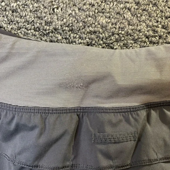 Lululemon Women’s Running Shorts Gray Size 6 Zipper Pocket - Picture 6 of 9